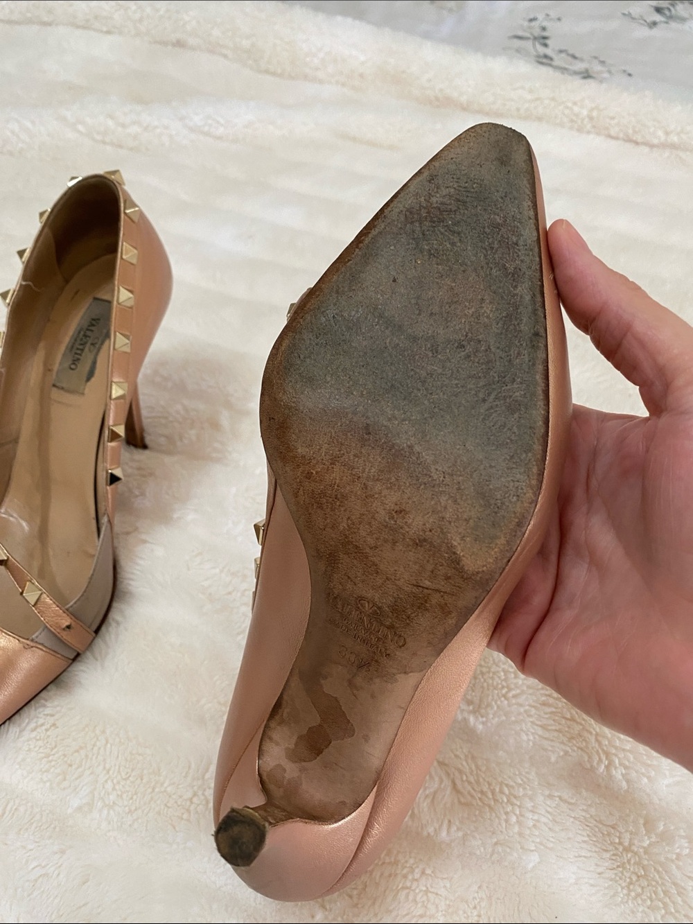 Valentino Metallic Rose Gold Pyramid-Stud Pointed heels - Picture 6 of 13